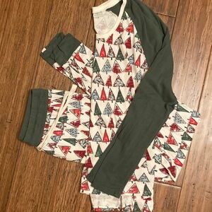 Festive Tree Print Pajama Set by Burt’s Bees 🐝 baby